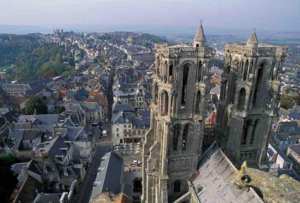 Suite De Charme Au Pied De La Cathedrale Laon Exteriér fotografie